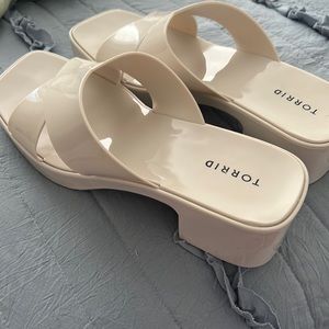 Cute chunky jelly look heel sandals for wide feet